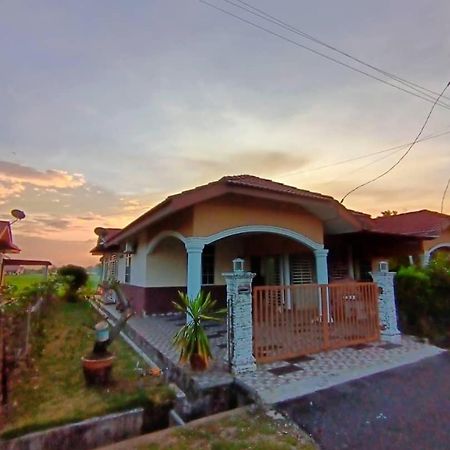 Ebnur Homestay アラウ エクステリア 写真
