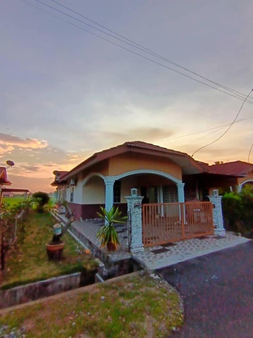 Ebnur Homestay アラウ エクステリア 写真
